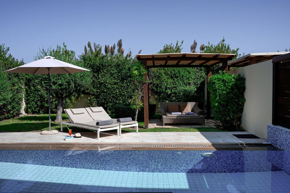 Restia — Swimming pool in Acharavi, Ionian Islands