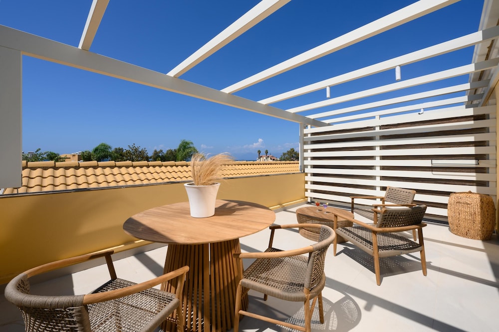 Restia — Hotel building in Acharavi, Ionian Islands