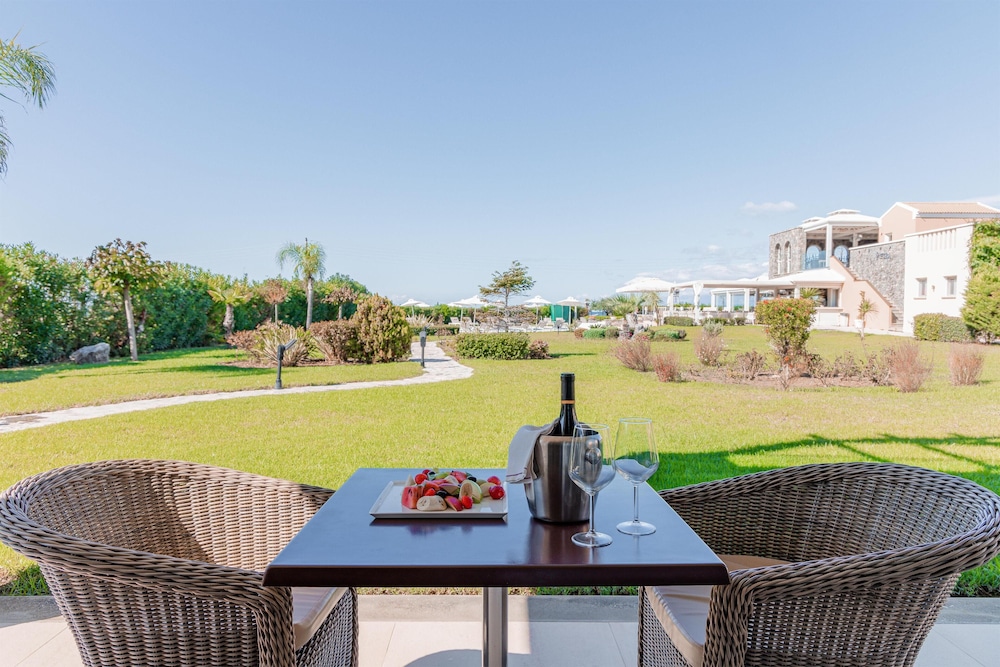 Restia — Hotel building in Acharavi, Ionian Islands