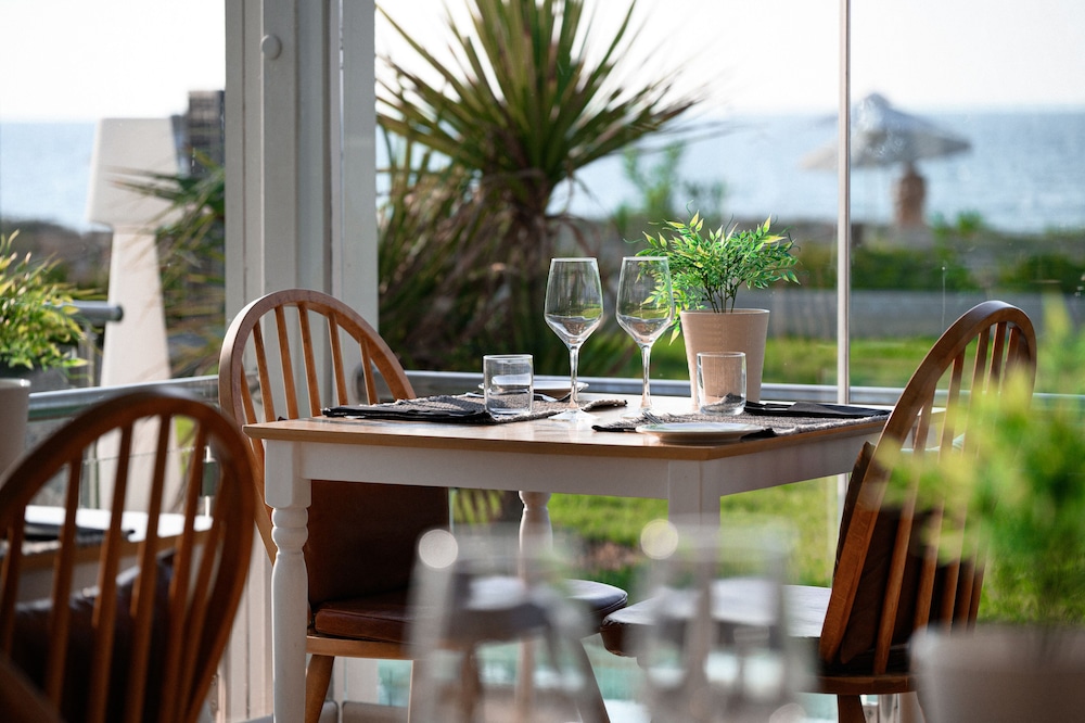Restia — Restaurant & bars in Acharavi, Ionian Islands