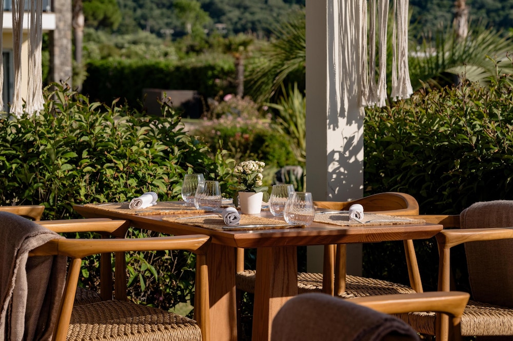 Restia — Restaurant & bars in Acharavi, Ionian Islands