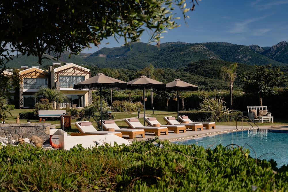 Restia — Swimming pool in Acharavi, Ionian Islands