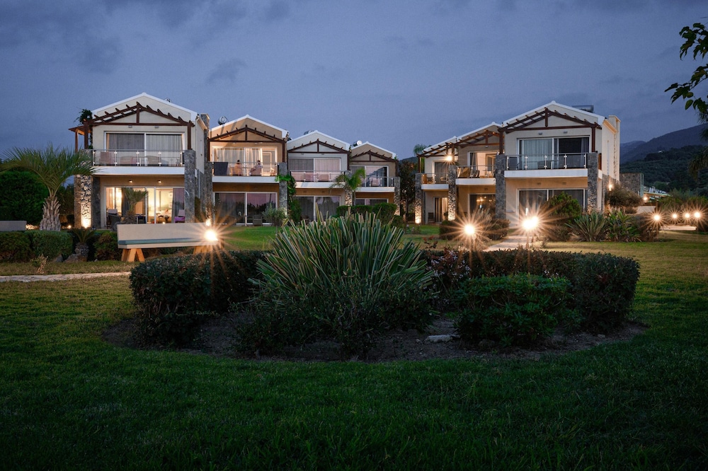 Restia — Hotel building in Acharavi, Ionian Islands