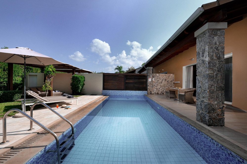 Restia — Swimming pool in Acharavi, Ionian Islands