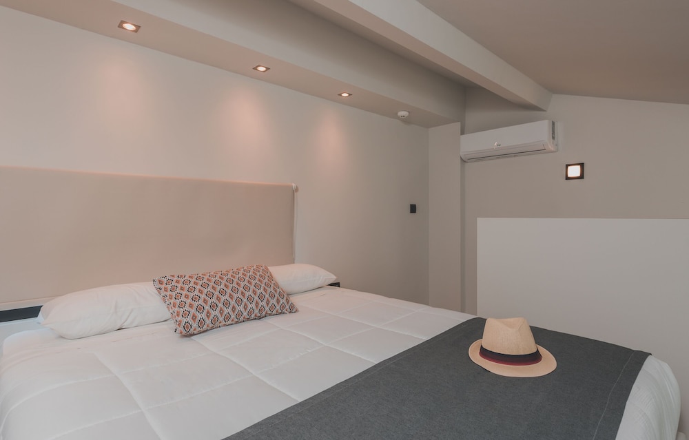 Cavo Suites — Hotel rooms in Kalamaki (Zakynthos), Ionian Islands