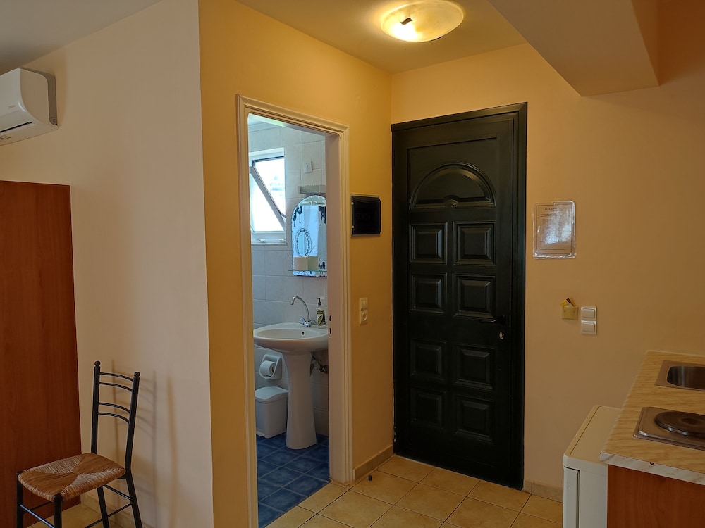 Elanthi Village Hotel — Hotel rooms in Kalamaki (Zakynthos), Ionian Islands