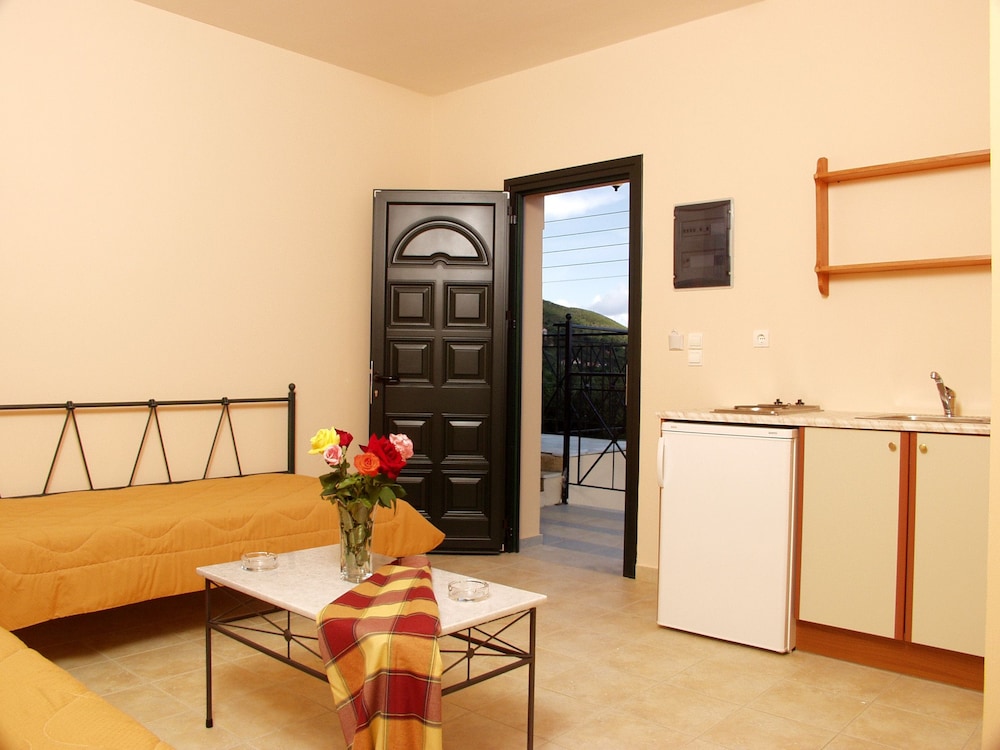 Elanthi Village Hotel — Hotel rooms in Kalamaki (Zakynthos), Ionian Islands