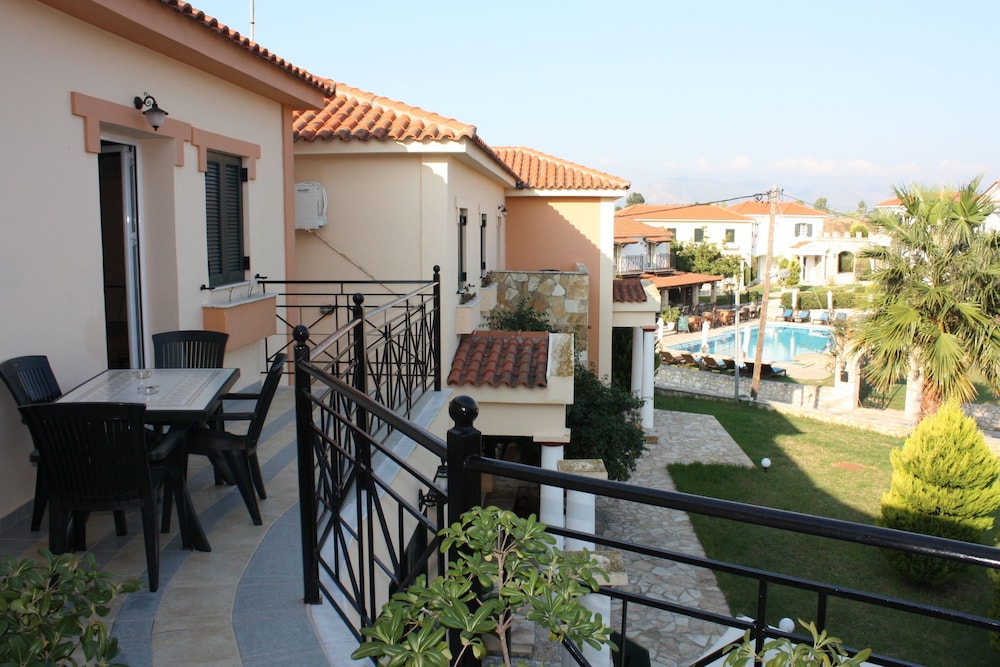 Elanthi Village Hotel — Swimming pool in Kalamaki (Zakynthos), Ionian Islands