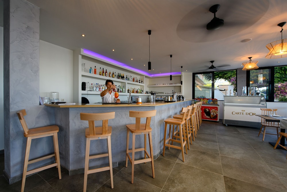 Ipsos Di Mare Hotel — Restaurant & bars in Ypsos, Ionian Islands