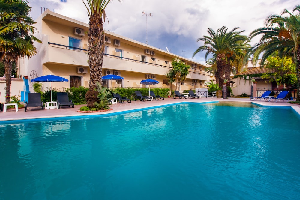 Ipsos Di Mare Hotel — Swimming pool in Ypsos, Ionian Islands