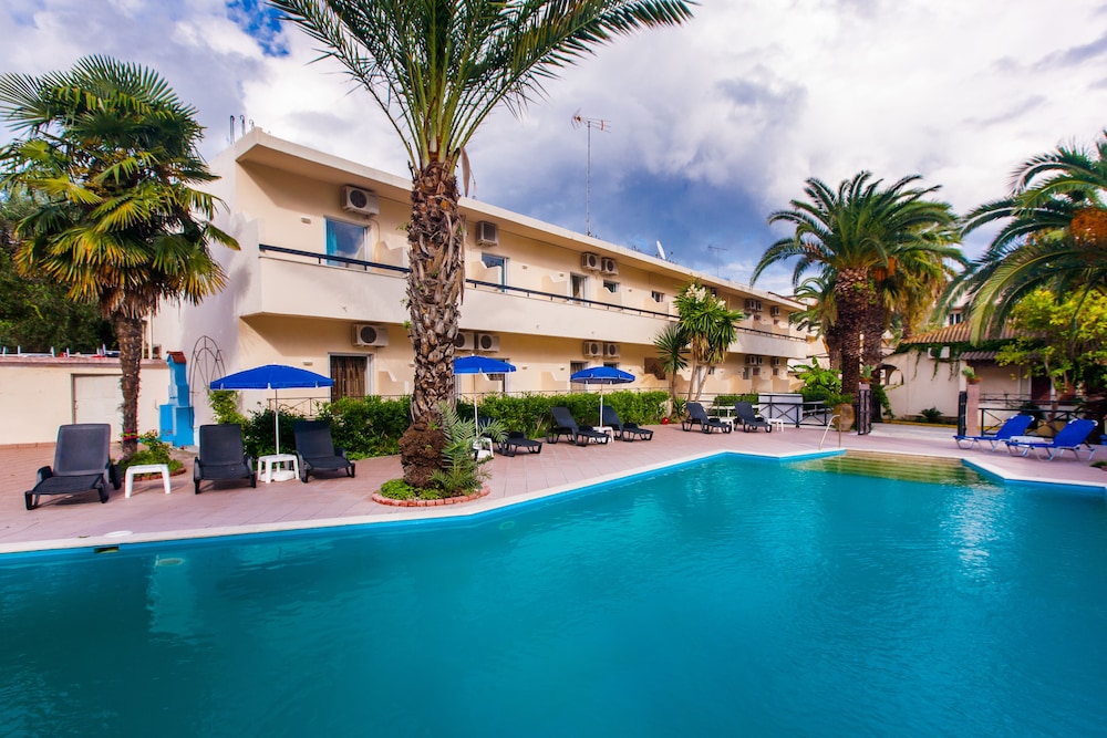 Ipsos Di Mare Hotel — Swimming pool in Ypsos, Ionian Islands