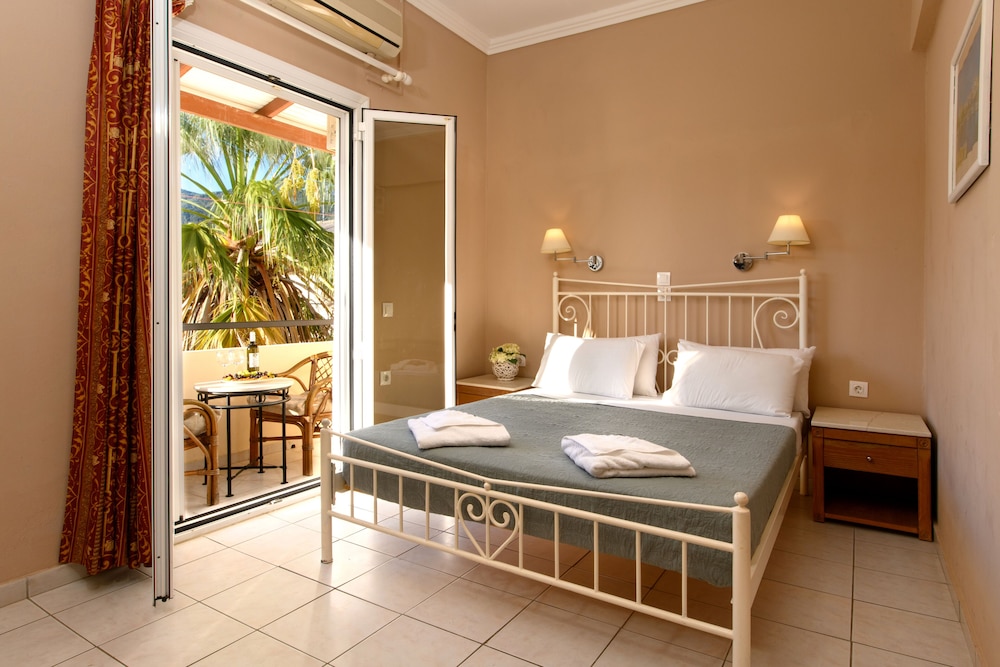 Ipsos Di Mare Hotel — Hotel rooms in Ypsos, Ionian Islands
