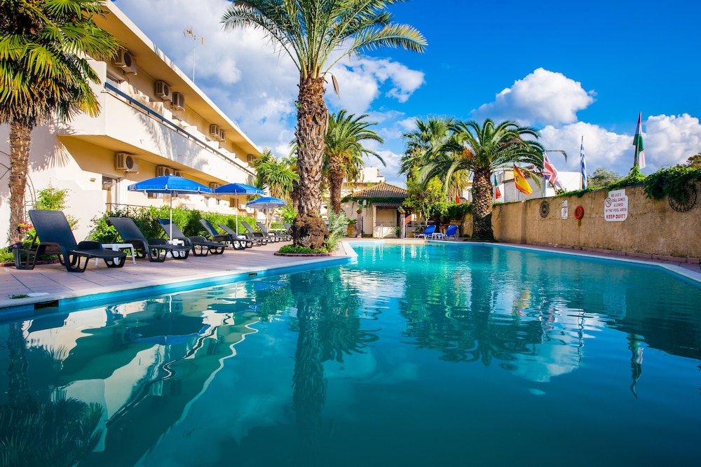 Ipsos Di Mare Hotel — Swimming pool in Ypsos, Ionian Islands