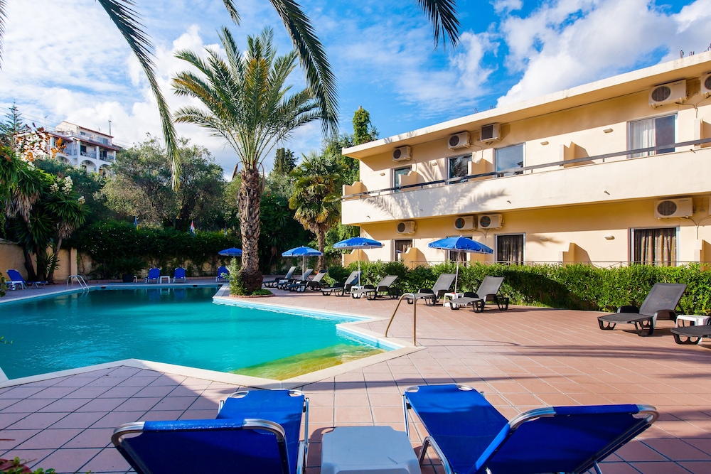 Ipsos Di Mare Hotel — Swimming pool in Ypsos, Ionian Islands