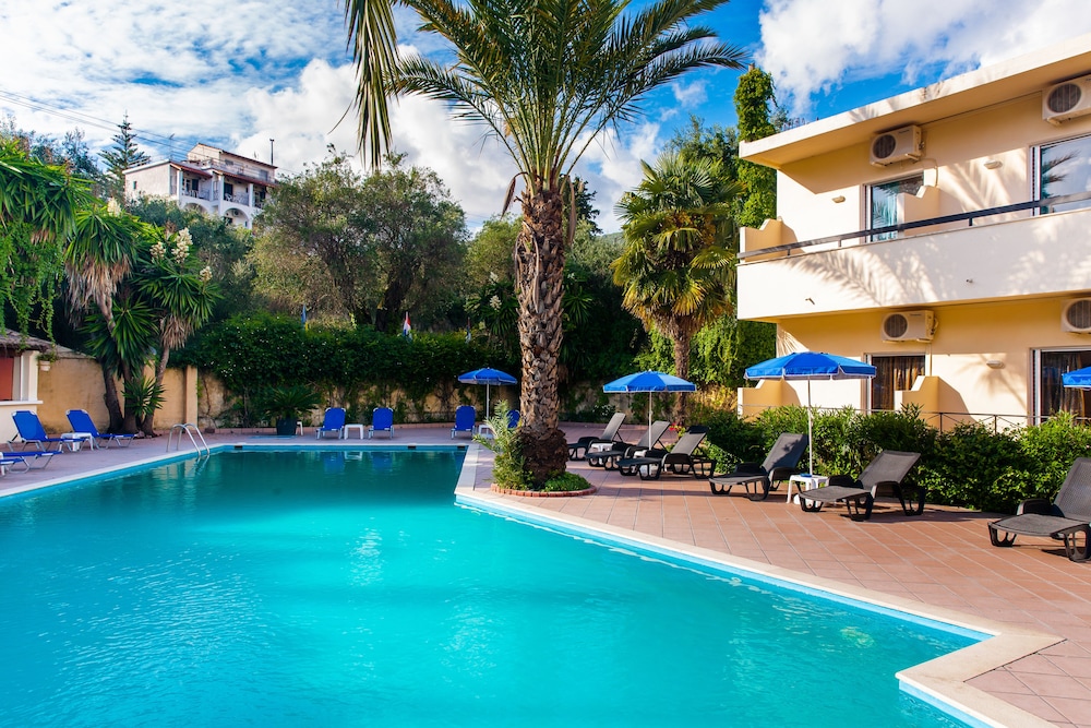 Ipsos Di Mare Hotel — Swimming pool in Ypsos, Ionian Islands