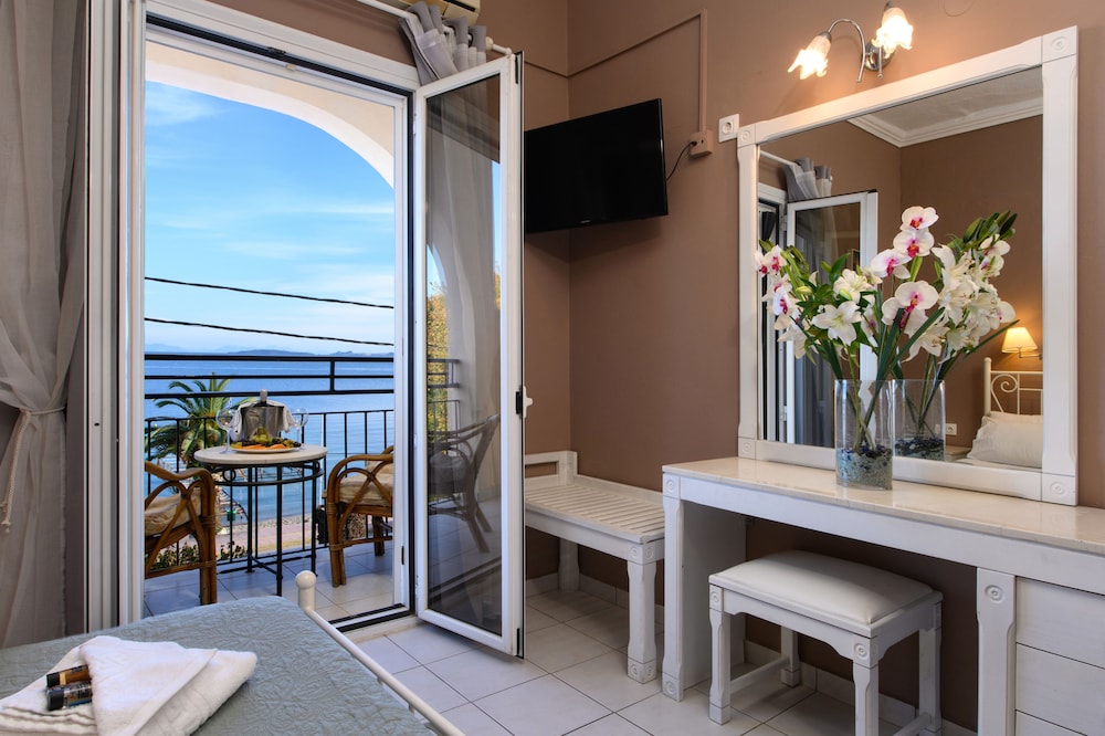 Ipsos Di Mare Hotel — Hotel rooms in Ypsos, Ionian Islands