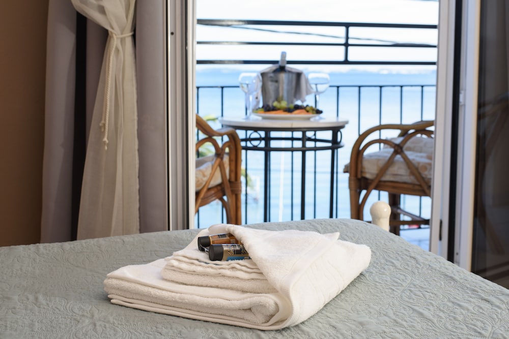 Ipsos Di Mare Hotel — Hotel rooms in Ypsos, Ionian Islands