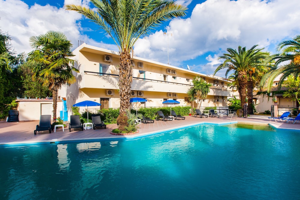 Ipsos Di Mare Hotel — Swimming pool in Ypsos, Ionian Islands