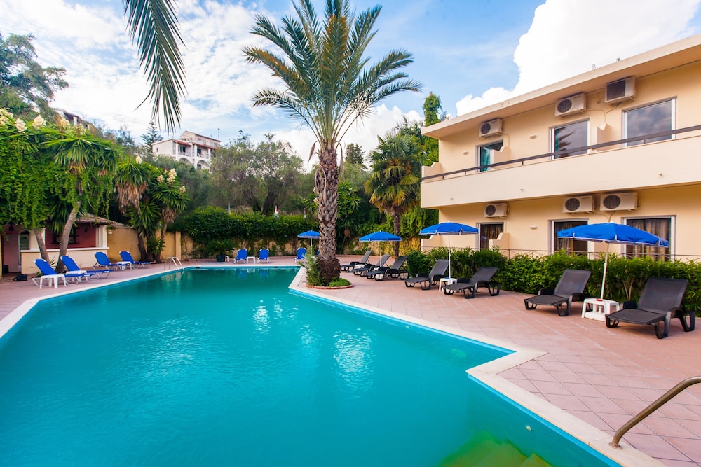 Ipsos Di Mare Hotel — Swimming pool in Ypsos, Ionian Islands