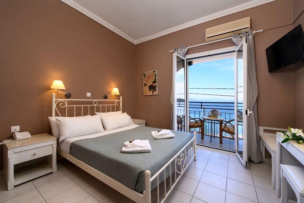 Ipsos Di Mare Hotel — Hotel rooms in Ypsos, Ionian Islands