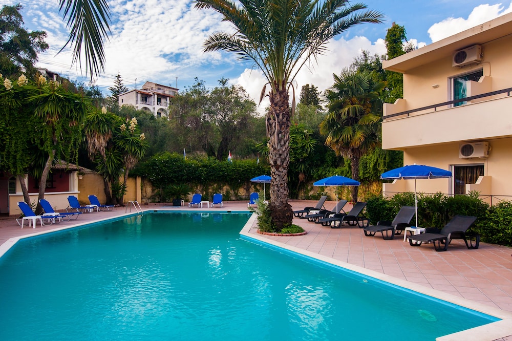 Ipsos Di Mare Hotel — Swimming pool in Ypsos, Ionian Islands