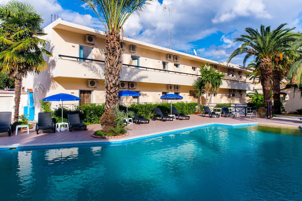 Ipsos Di Mare Hotel — Swimming pool in Ypsos, Ionian Islands