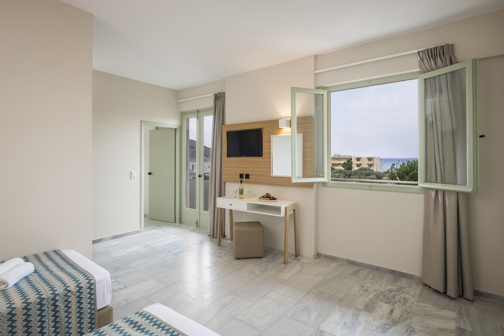 Summer Beach — Hotel rooms in Georgioupolis