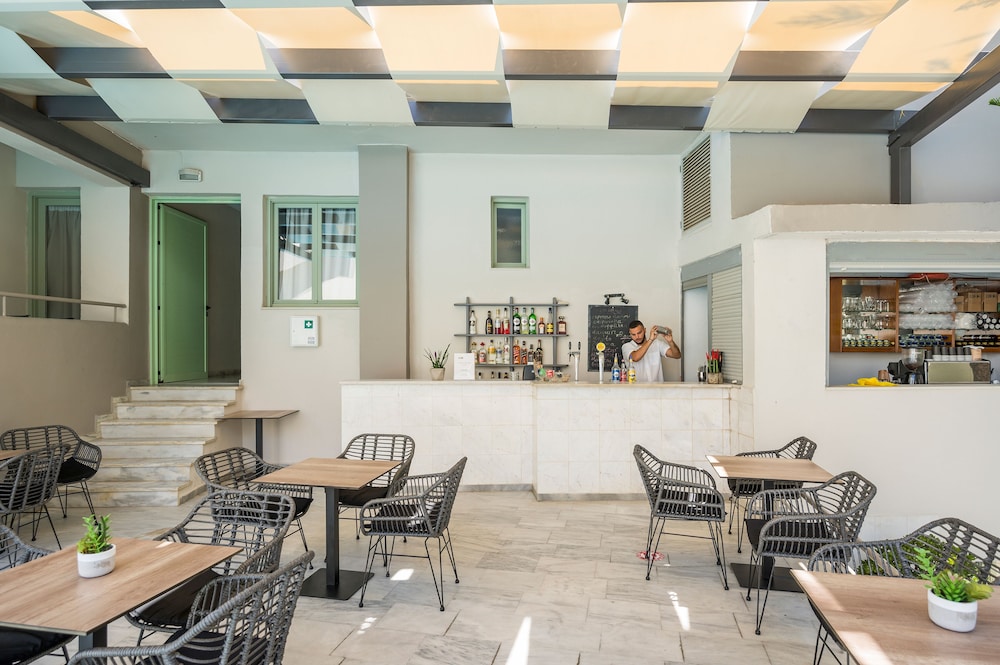 Summer Beach — Restaurant & bars in Georgioupolis