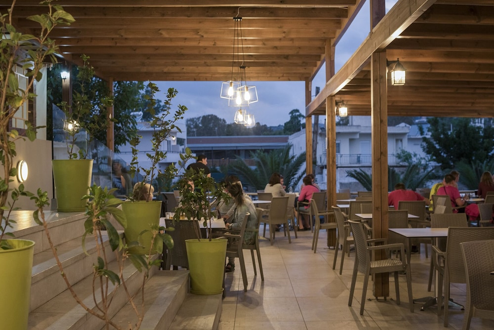 Summer Beach — Restaurant & bars in Georgioupolis