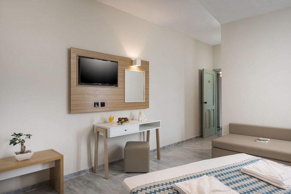 Summer Beach — Hotel rooms in Georgioupolis