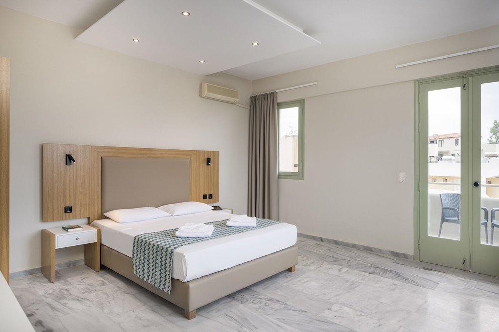 Summer Beach — Hotel rooms in Georgioupolis