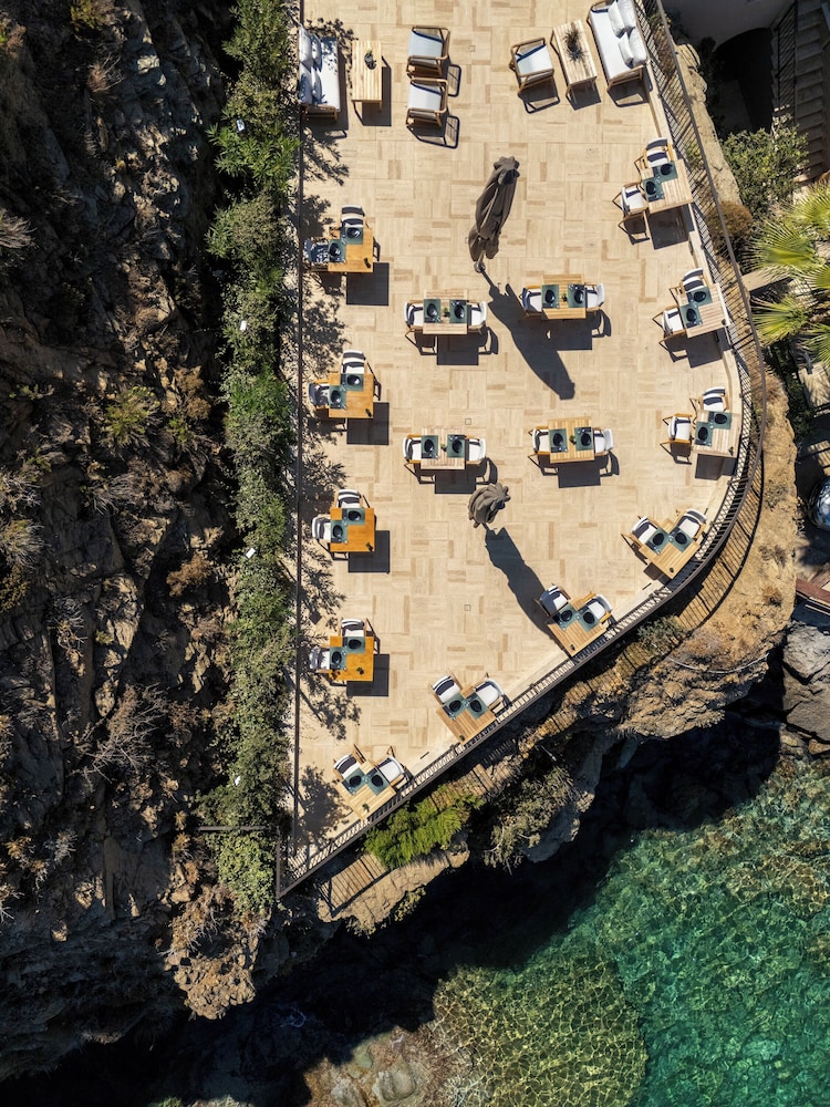 Castello Infinity Suites - Adults Only — Hotel building in Lygaria