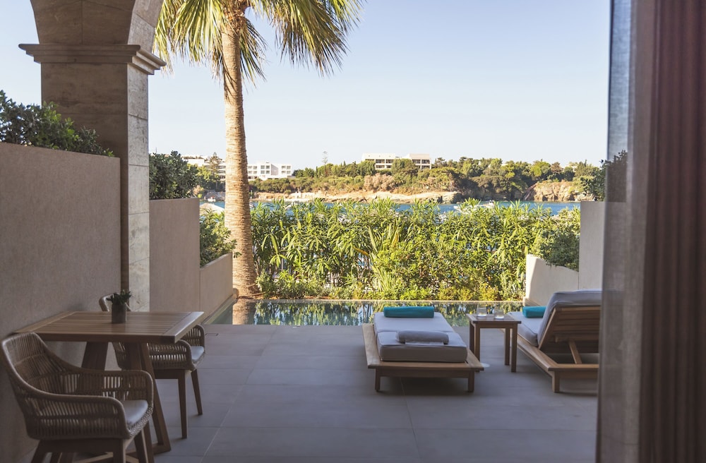 Castello Infinity Suites - Adults Only — Swimming pool in Lygaria
