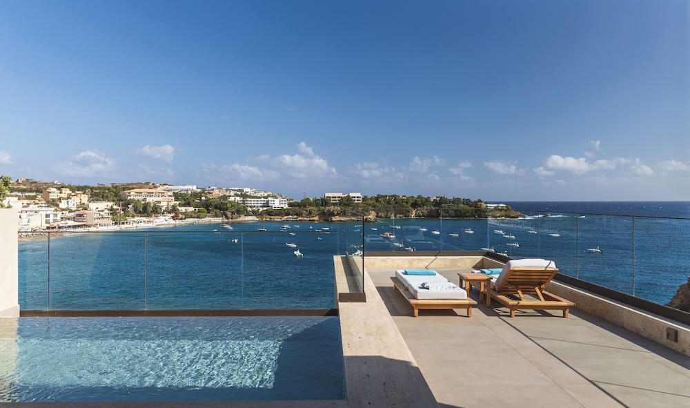 Castello Infinity Suites - Adults Only — Swimming pool in Lygaria