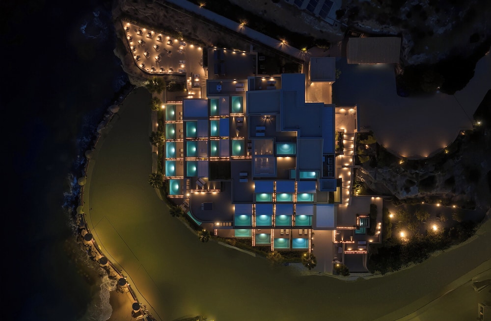 Castello Infinity Suites - Adults Only — Hotel building in Lygaria
