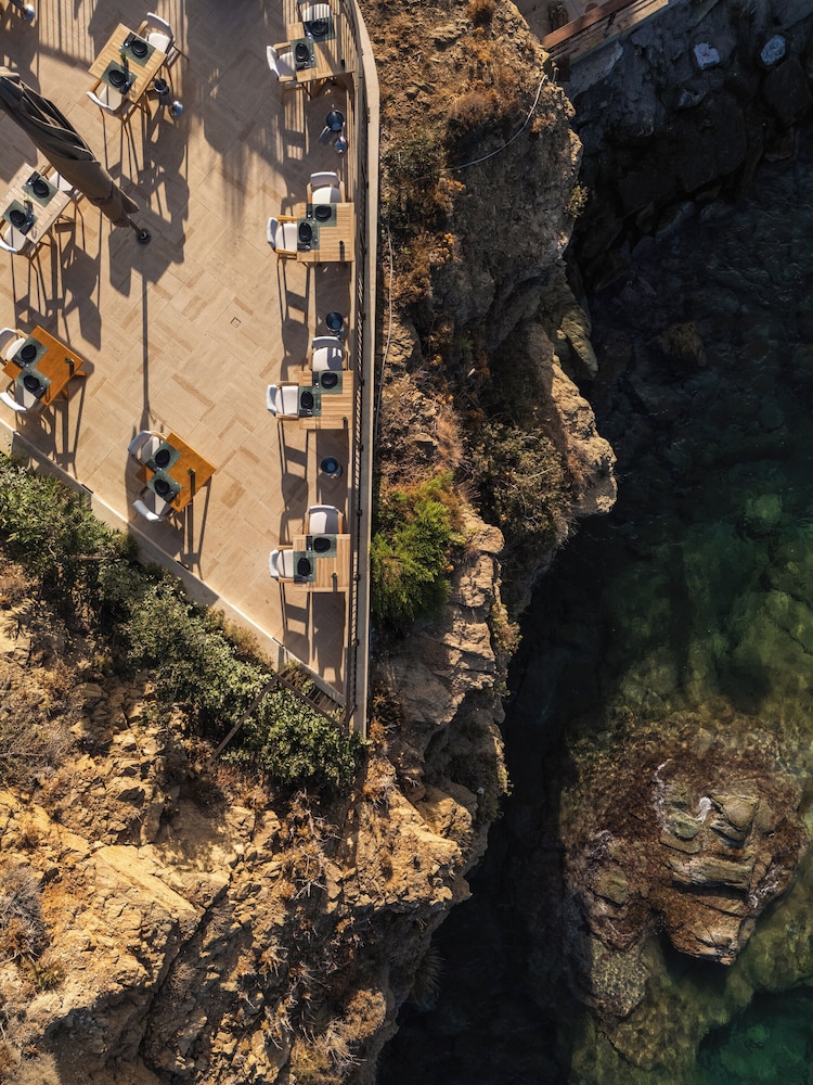 Castello Infinity Suites - Adults Only — Hotel building in Lygaria