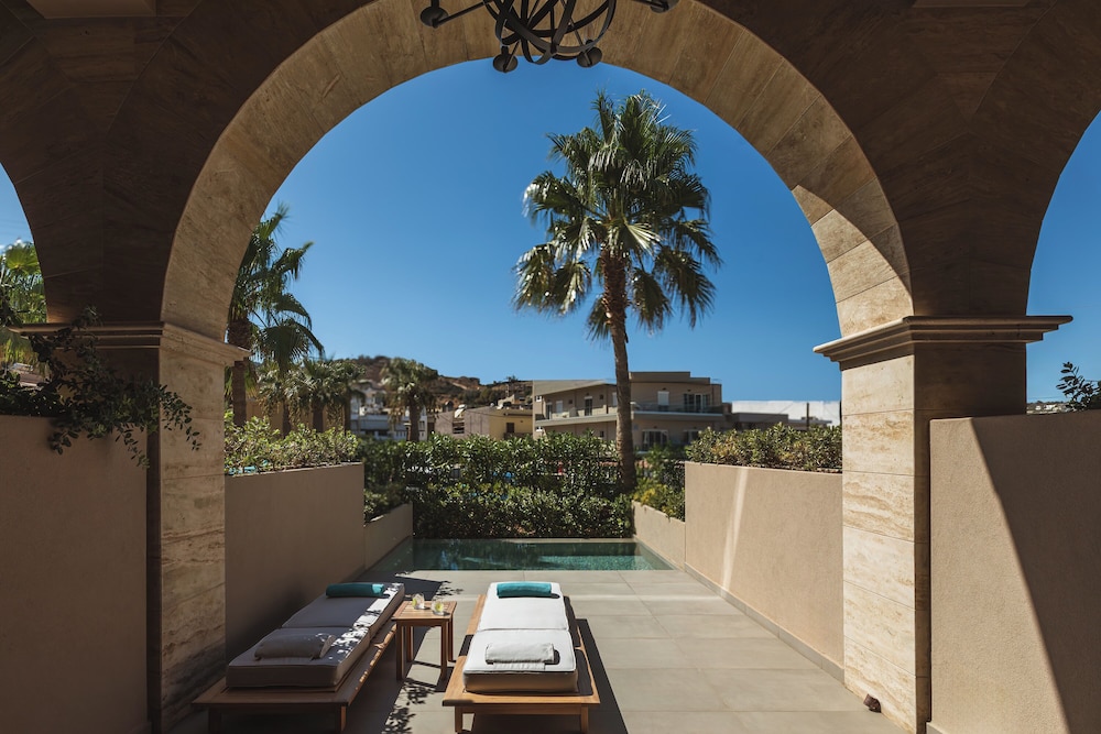 Castello Infinity Suites - Adults Only — Swimming pool in Lygaria