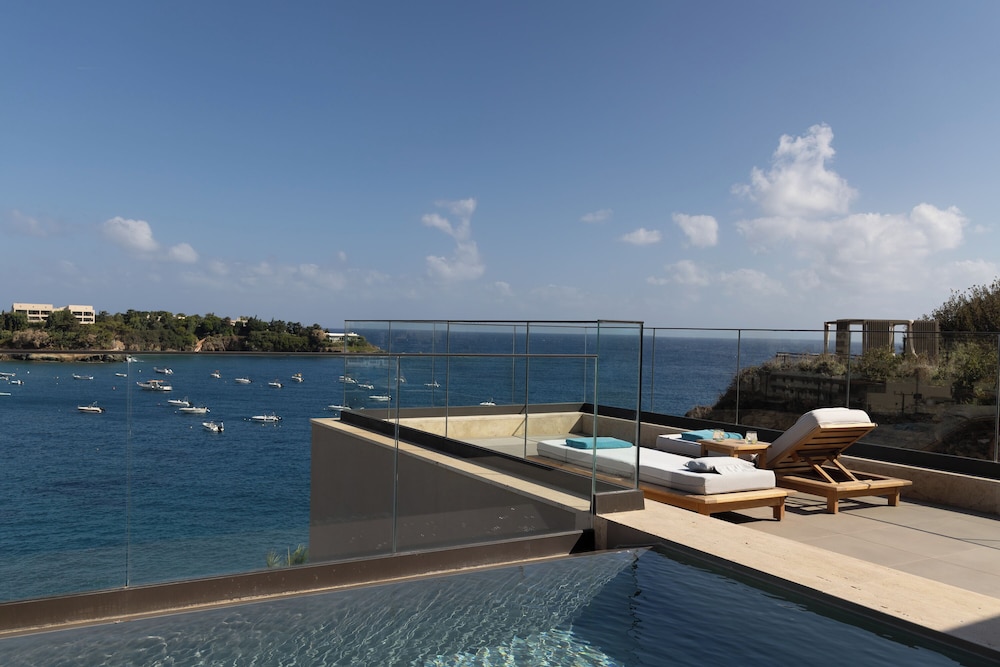 Castello Infinity Suites - Adults Only — Swimming pool in Lygaria