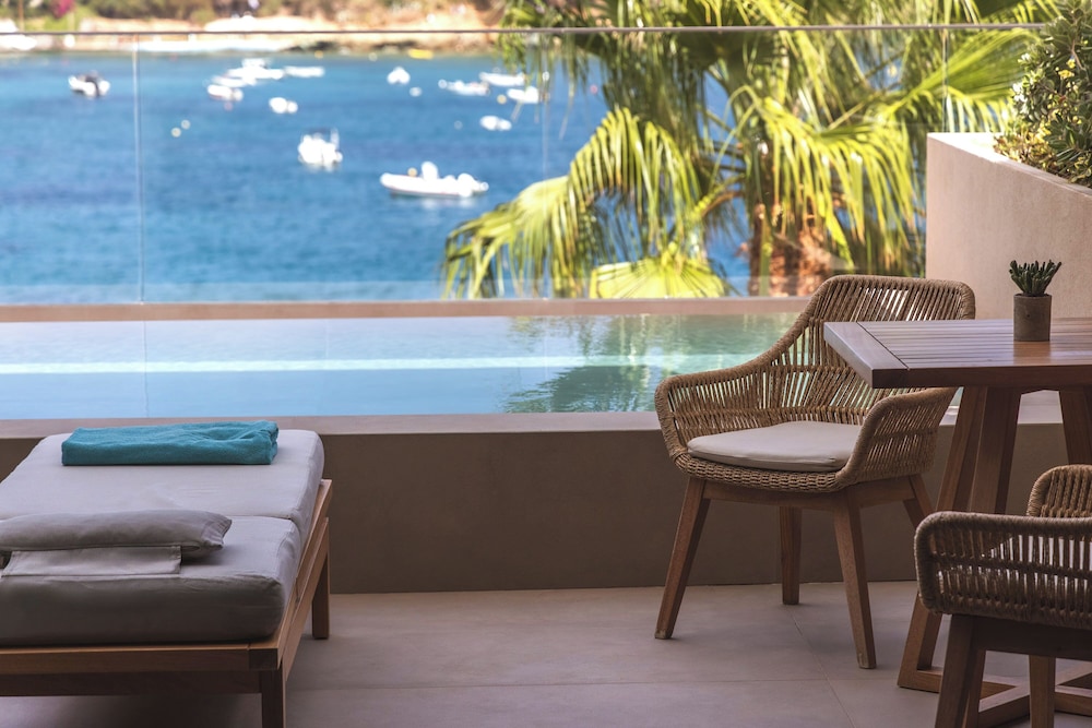 Castello Infinity Suites - Adults Only — Hotel rooms in Lygaria