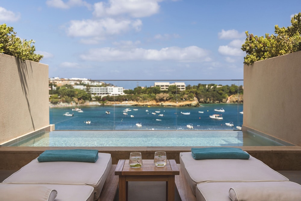Castello Infinity Suites - Adults Only — Swimming pool in Lygaria