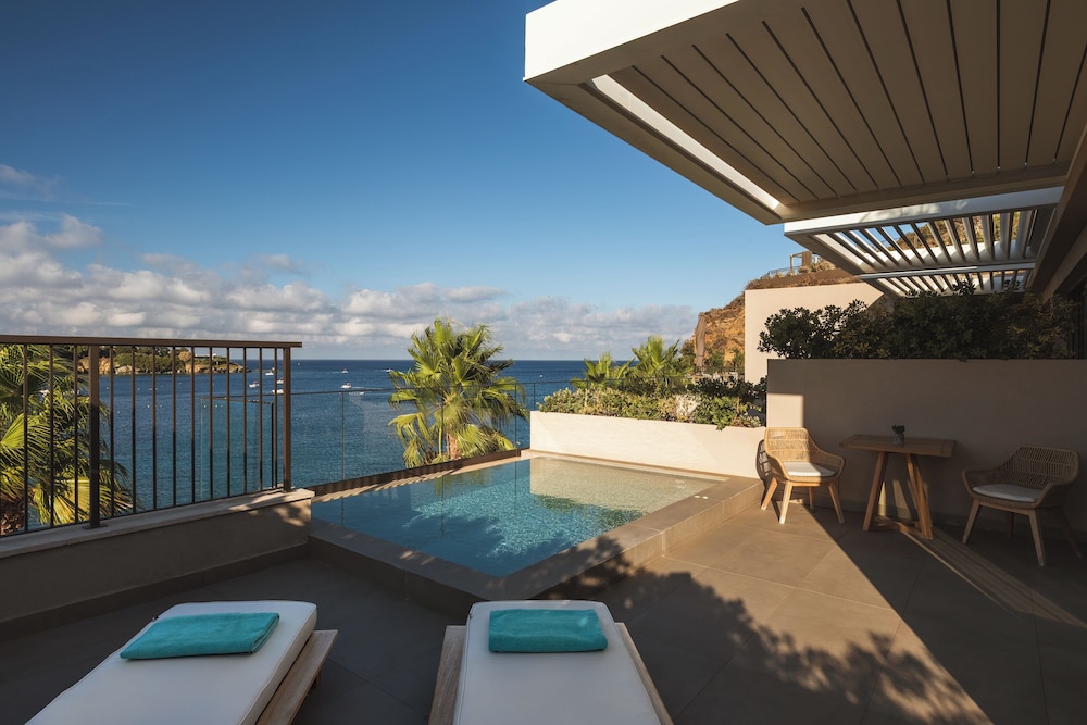Castello Infinity Suites - Adults Only — Swimming pool in Lygaria