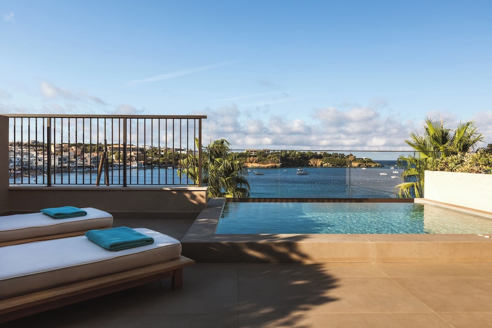 Castello Infinity Suites - Adults Only — Swimming pool in Lygaria