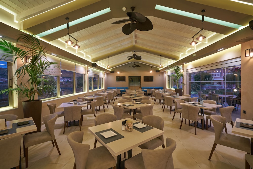 Ionion Blue Hotel — Restaurant & bars in Kalamaki (Zakynthos), Ionian Islands