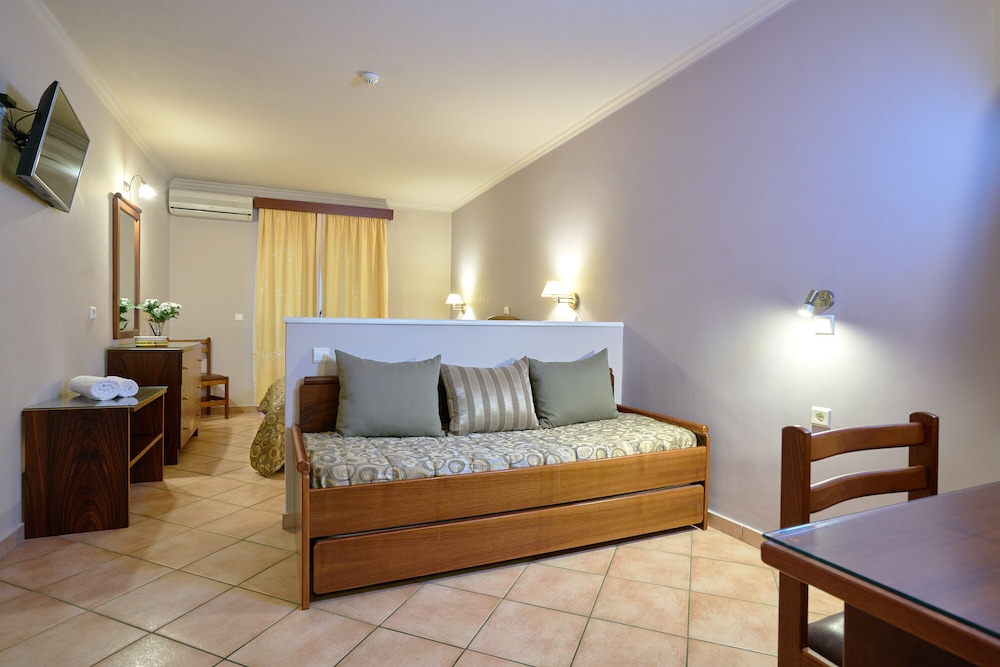 Ionion Blue Hotel — Hotel rooms in Kalamaki (Zakynthos), Ionian Islands