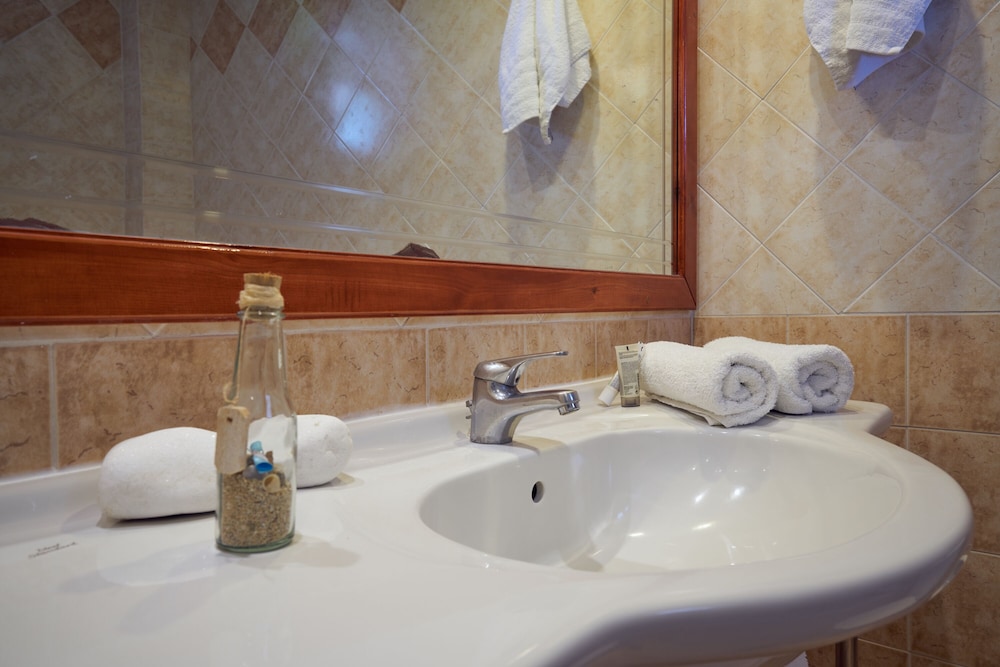 Ionion Blue Hotel — Hotel rooms in Kalamaki (Zakynthos), Ionian Islands