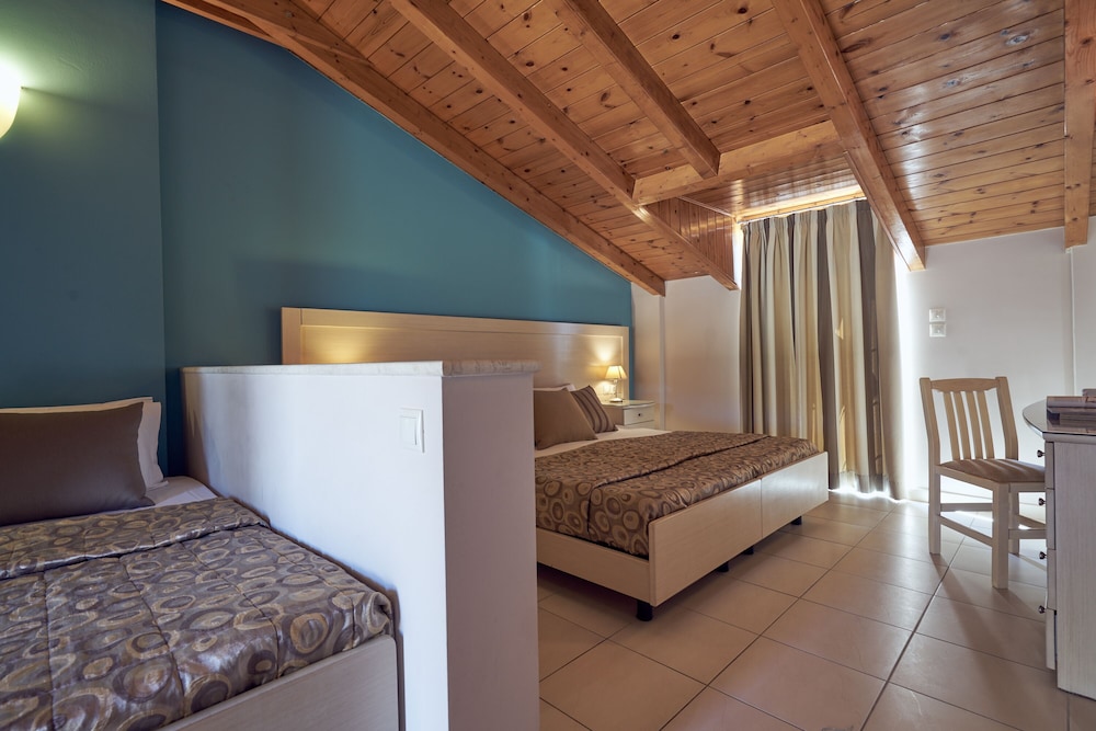 Ionion Blue Hotel — Hotel rooms in Kalamaki (Zakynthos), Ionian Islands