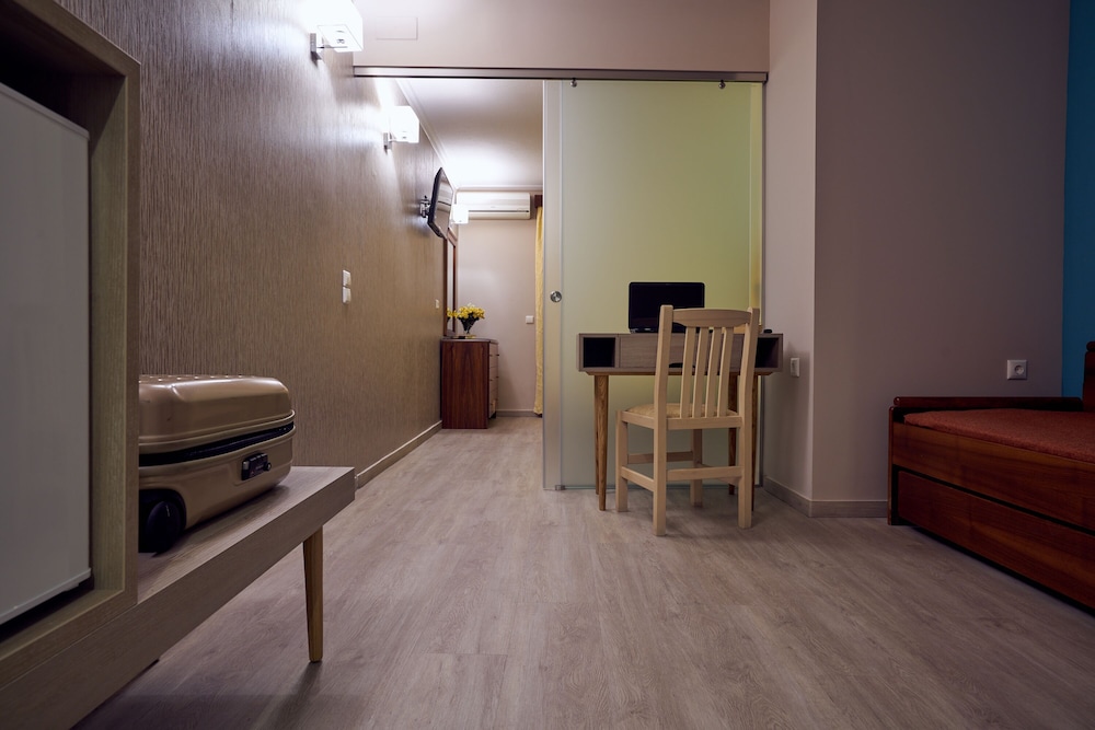 Ionion Blue Hotel — Hotel rooms in Kalamaki (Zakynthos), Ionian Islands