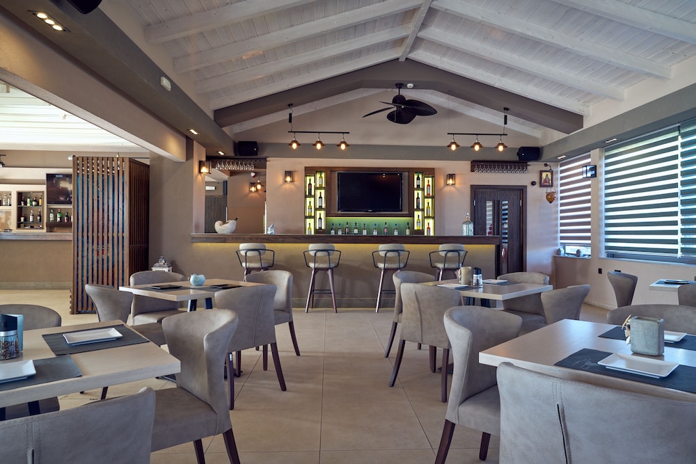 Ionion Blue Hotel — Restaurant & bars in Kalamaki (Zakynthos), Ionian Islands