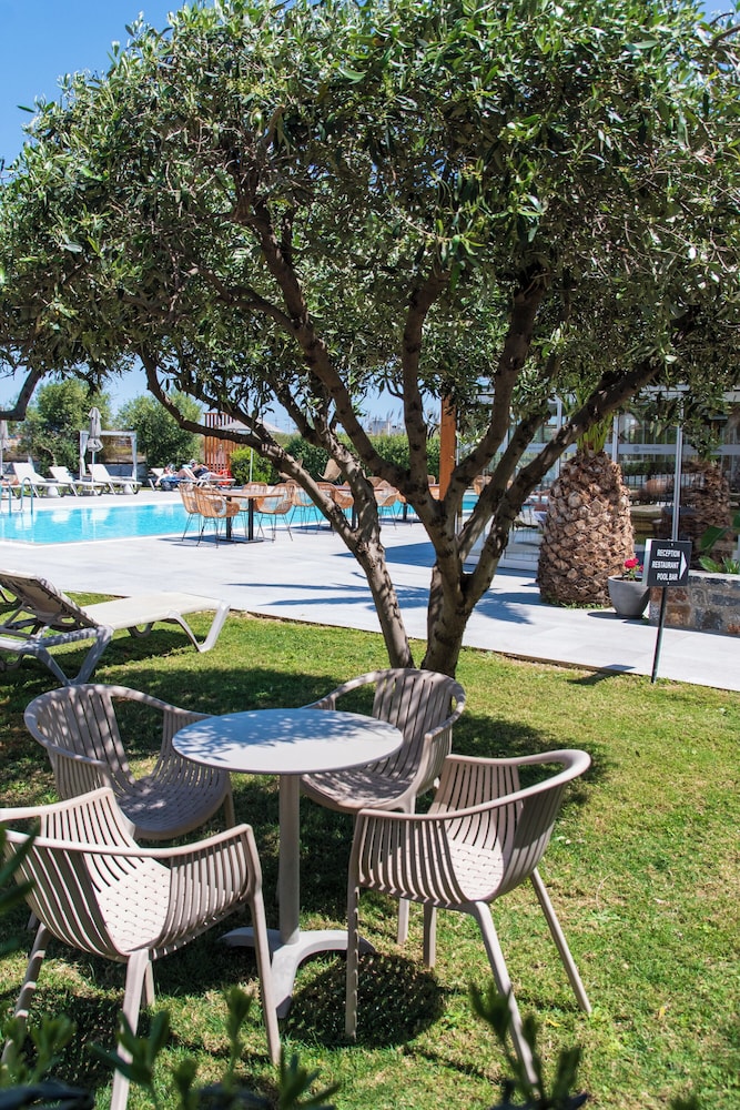 Malena Hotel & Suites - Adults Only by Omilos Hotels — Swimming pool in Gazi