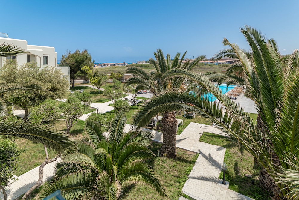 Malena Hotel & Suites - Adults Only by Omilos Hotels — Swimming pool in Gazi